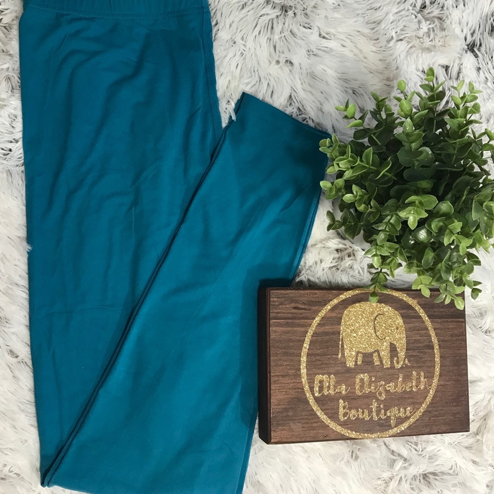 9 hr Sale! Teal / Blue Solid Leggings Onesize